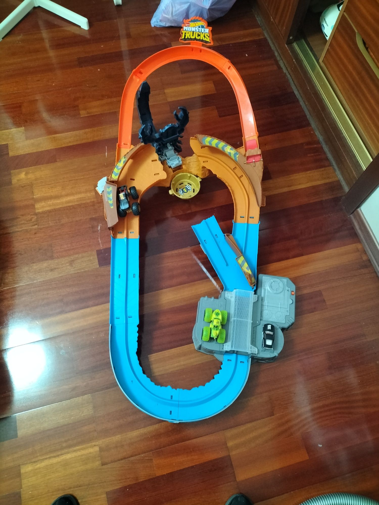 Pista escorpião hot whells Monster truck