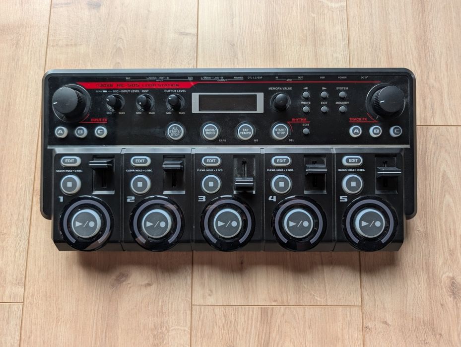 Boss RC505 looper. 5 kanałów plus efekty typu reverb. Rc 505