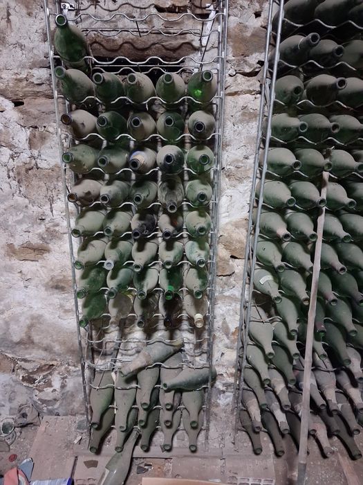 Garrafeiras em metal e garrafas de 1 litro vazias (para engarrafar)