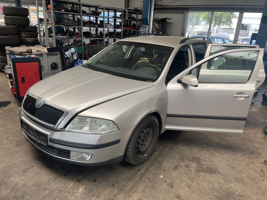 Крило переднє телевізор радіатор Skoda A5 Шкода А5