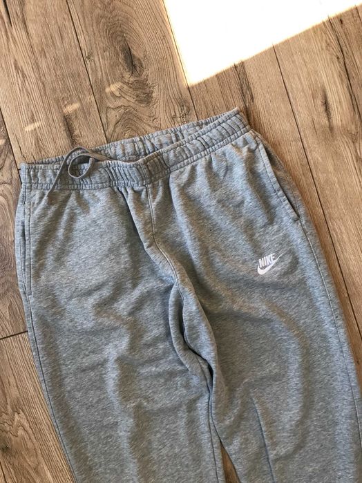 Spodnie dresowe Nike z szerokimi nogawkami rozm.  L ( nowa kolekcja)