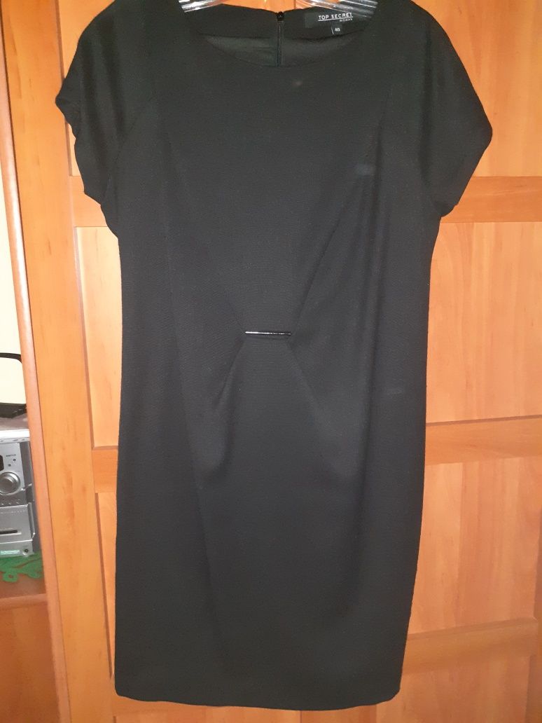 Czarna grubsza sukienka Top Secret rozmiar 40