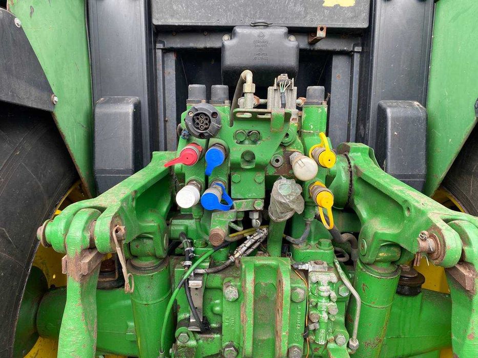 John Deere 6810 трактор сільськогосподарський