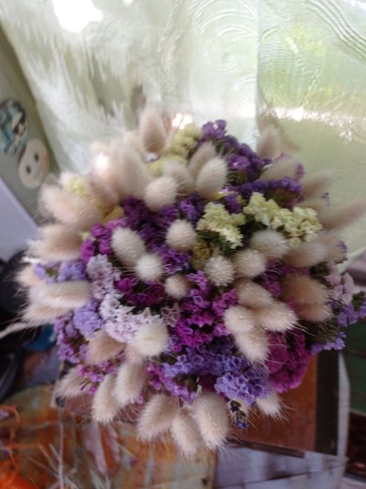 Букет із сухоцвітів, лагурус, кермек