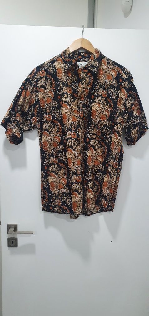 Camisa estampada vintage tamanho M