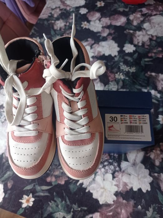 Buty dla dziewczynki
