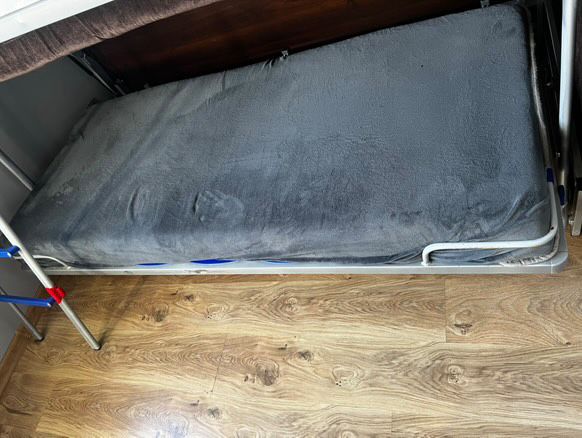 Sofa rozkładana na łóżko piętrowe