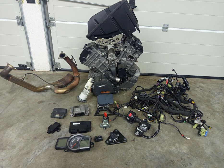 Silnik  KTM 1190 swap 890 licznik rama prosta chłodnica lagi półki