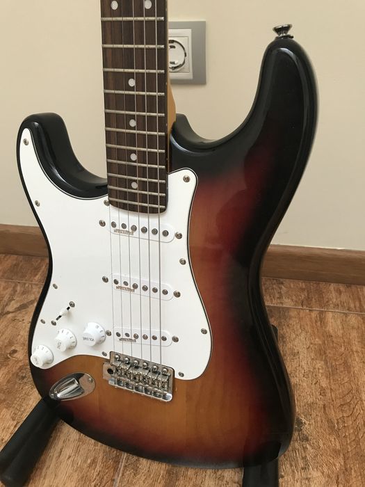 Guitarra Vintage V6 para esquerdinos