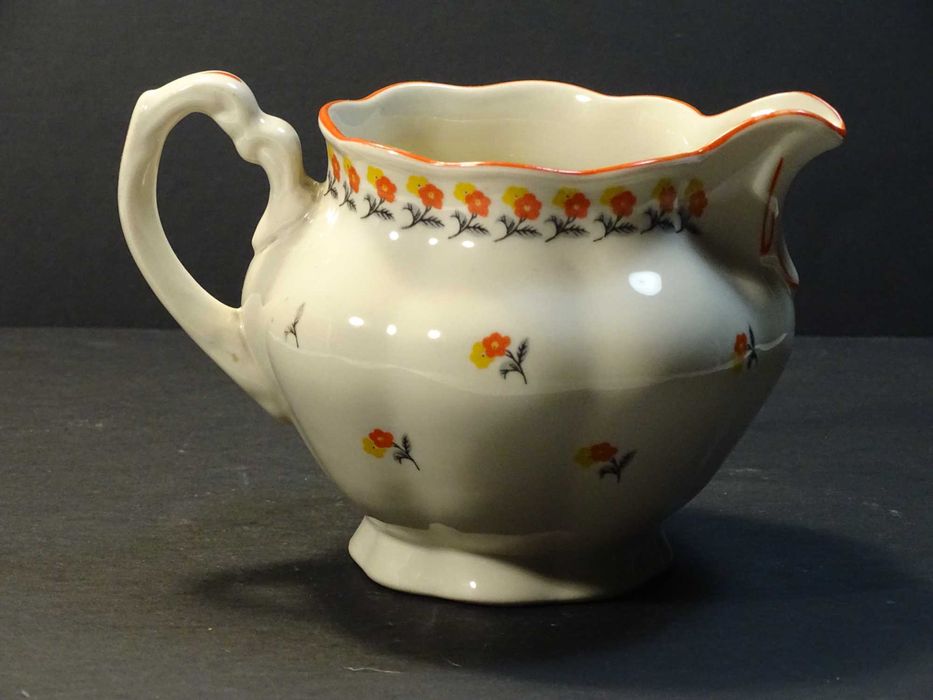 Porcelana Chodzież: piękny stary mlecznik.