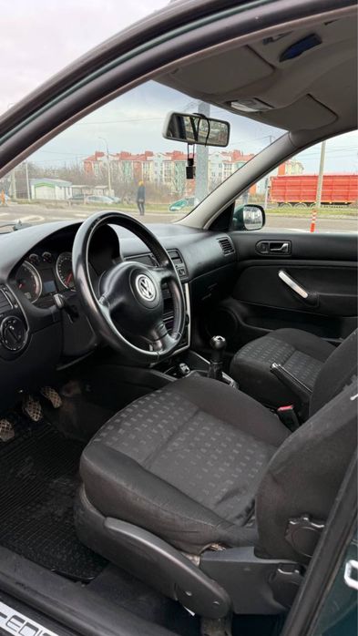 Продаєця автомобіль в хорошому стані