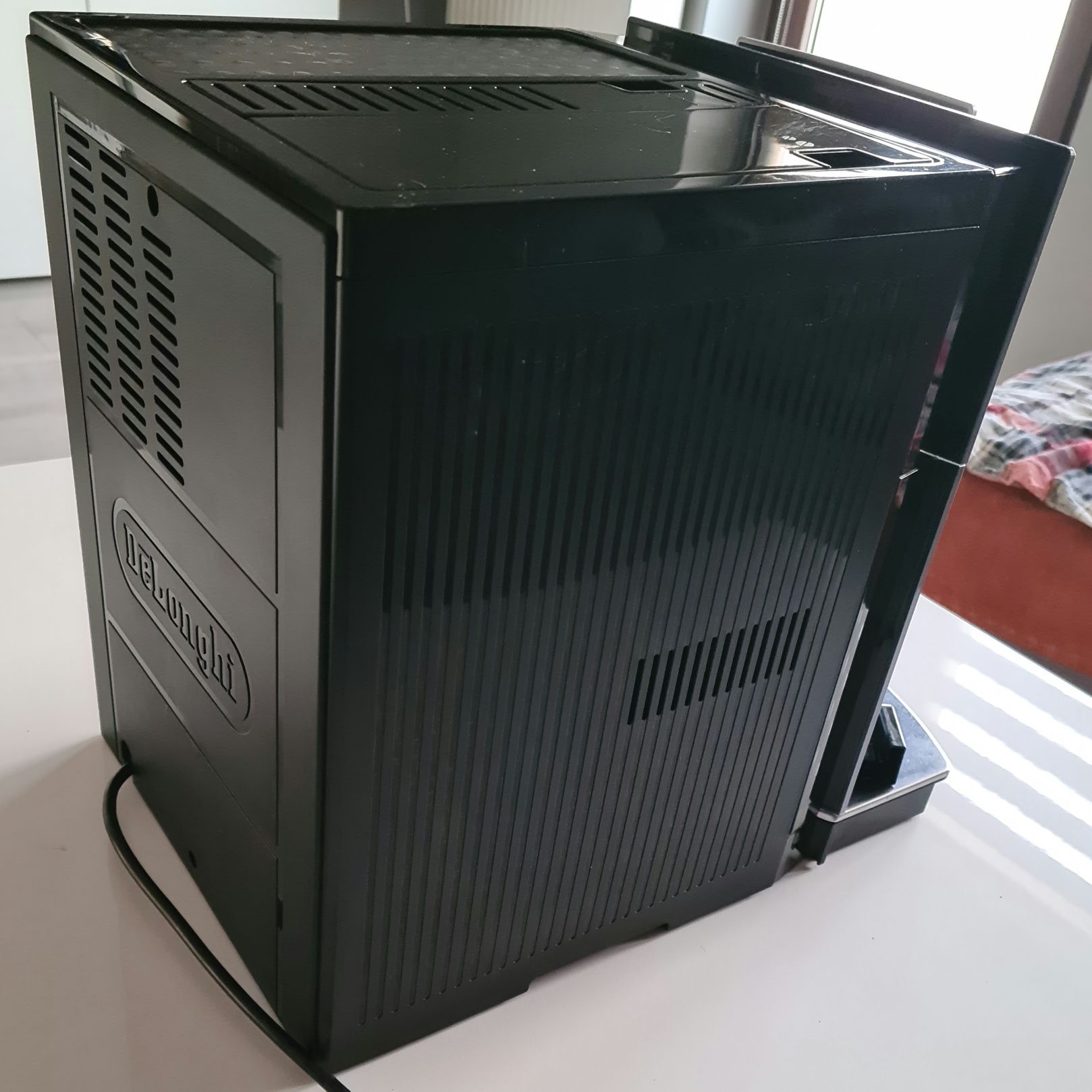 Ekspres,expres, DeLonghi ESAM 5500 M. moc 1350W Made in Italy