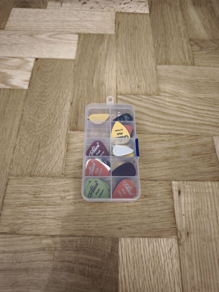 Гітара Polcraft.
