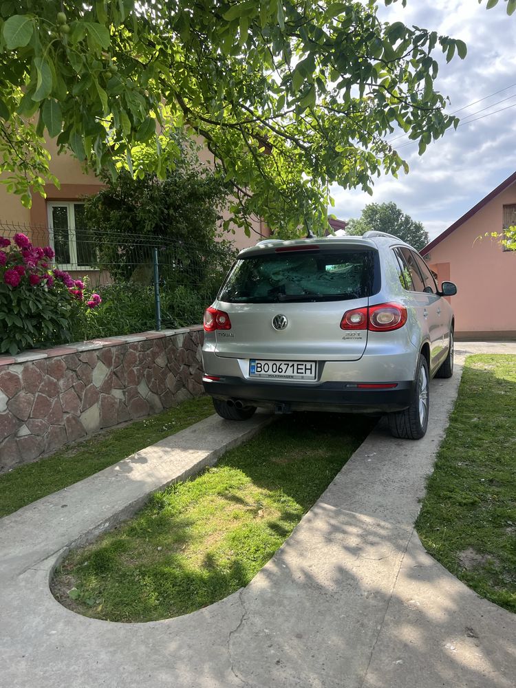 Продам Volkswagen Tiguan 2.0 бензин америка не битий