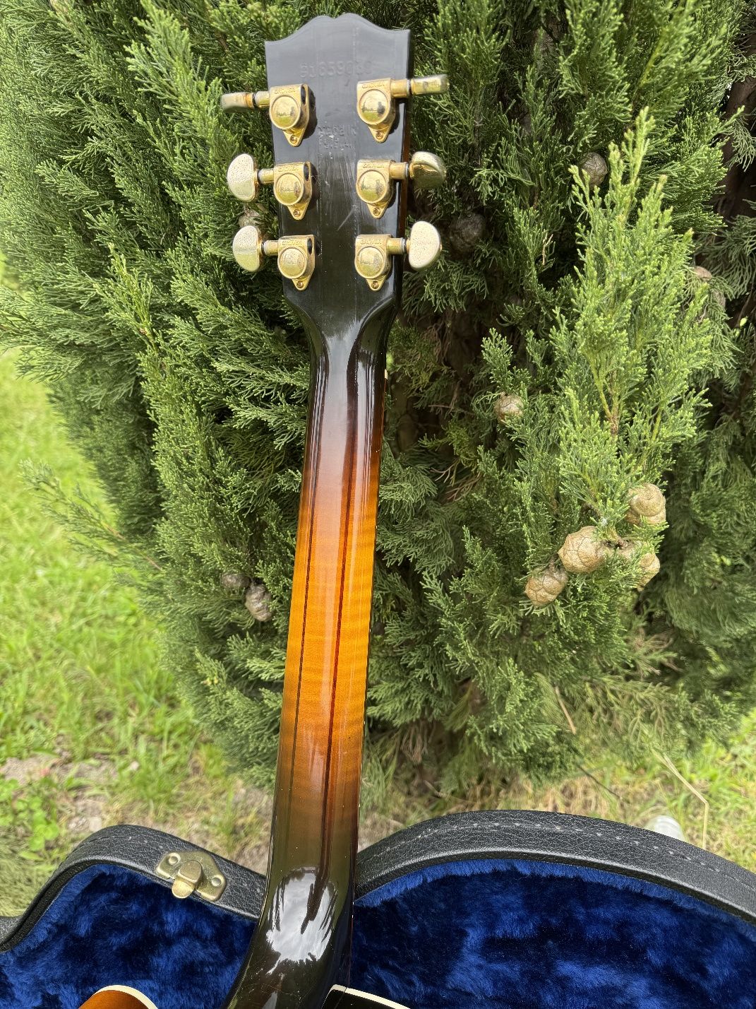 Gibson J-180 Sunburst
