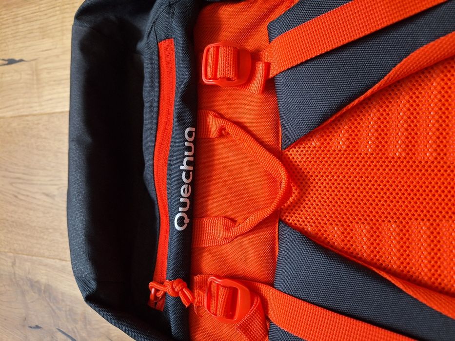 Plecak trekkingowy/górskie wyprawy Nowy Quechua Forclaz 30 Air Czarny