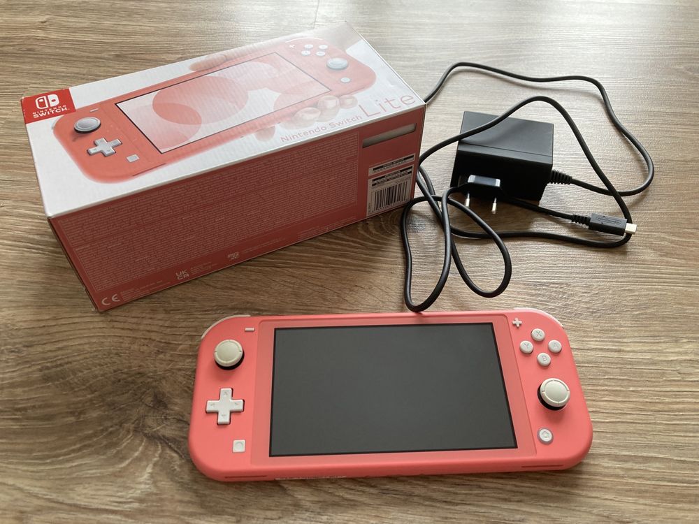 Nintendo Switch Lite в чудовому стані