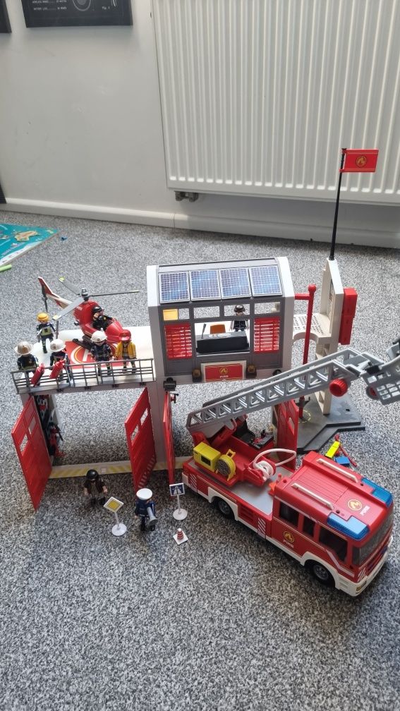 Mega zestaw Remiza strażacka wóz strażacki Playmobil