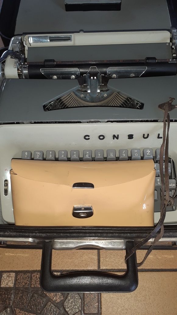 Maszyna do pisania CONSUL + komplet, stan BDB
