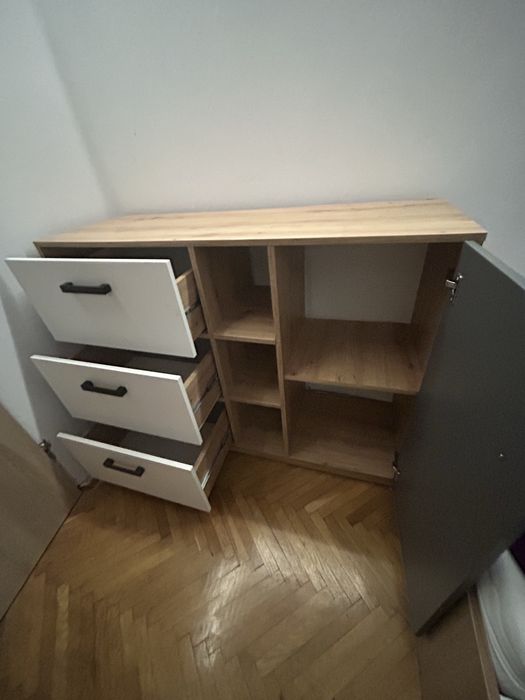 Łóżko z materacem, komoda i szafa w dobrym stanie