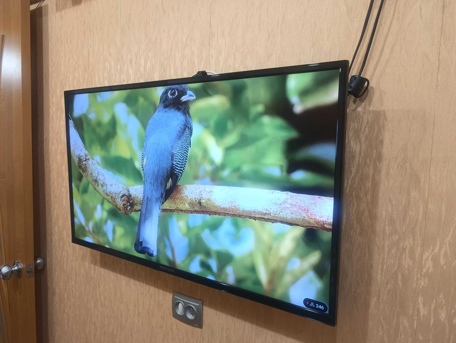 Телевізор 40" Hoffson Full HD    Стан нового!