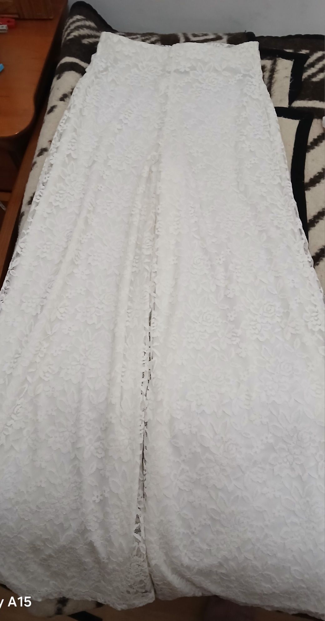Vendo 2 calças e 1 bota nova