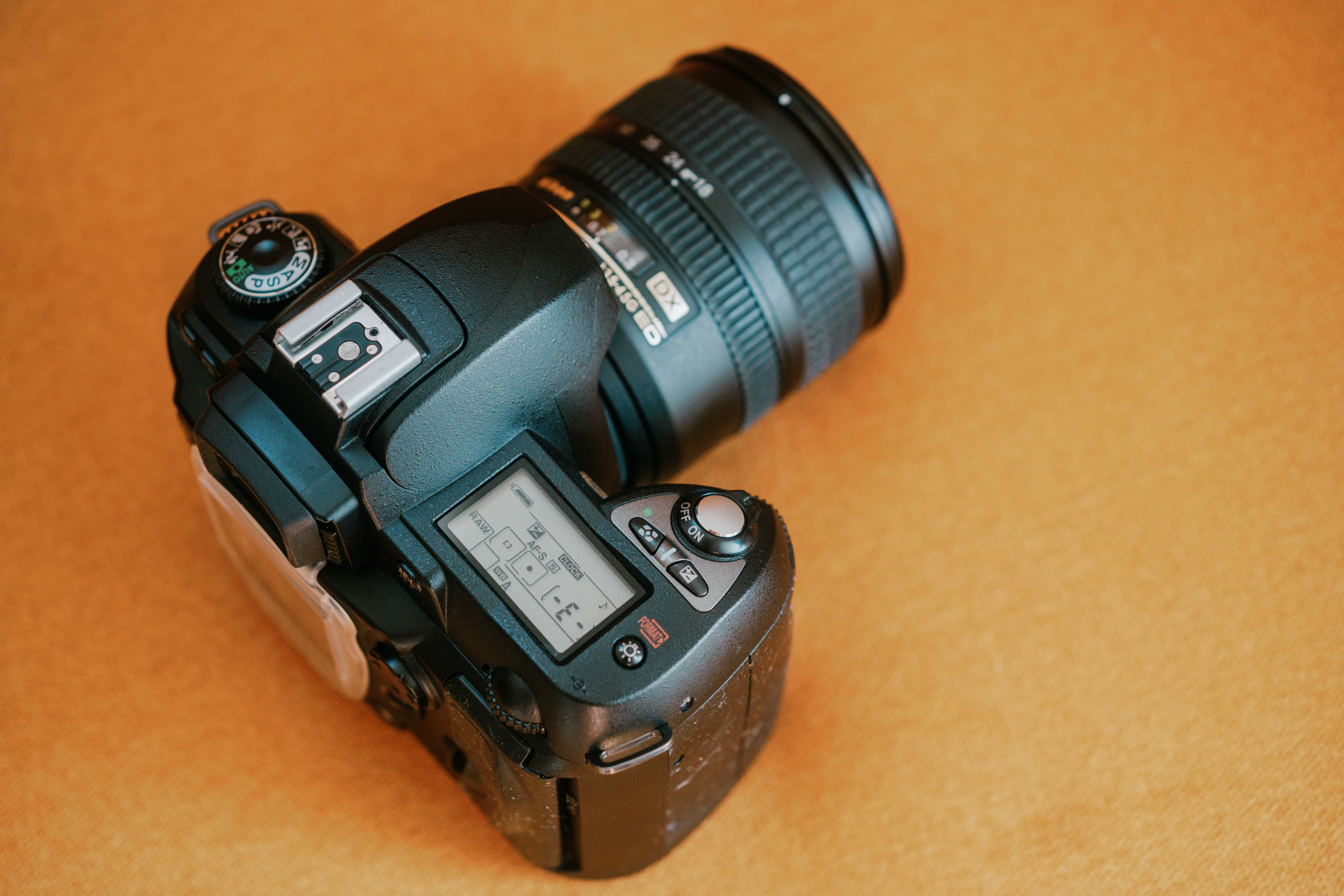 Nikon D70 com 18-70mm na caixa original