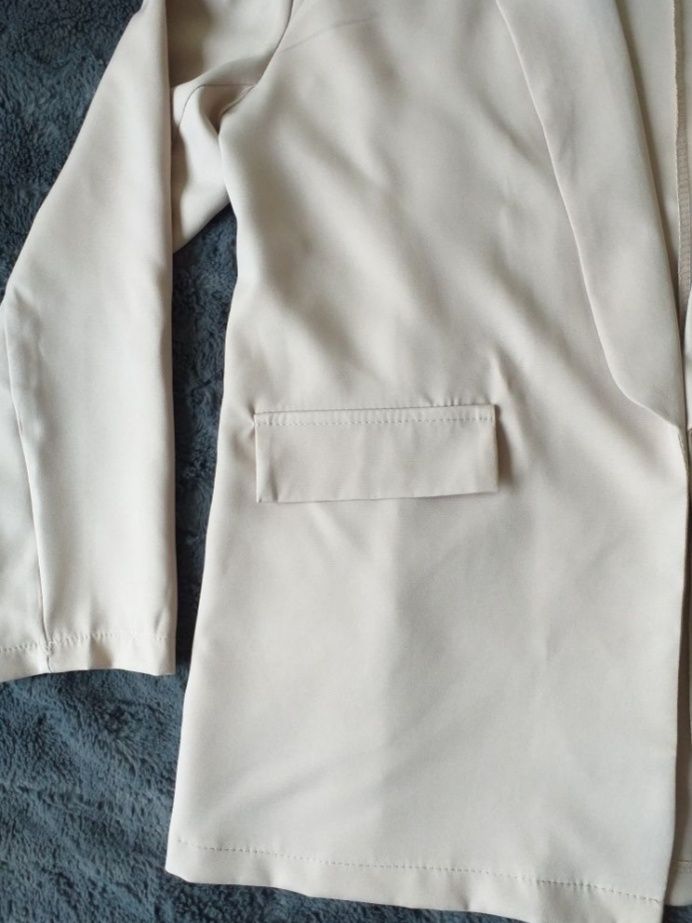 Beżowa marynarka, krój oversize, rozmiar M