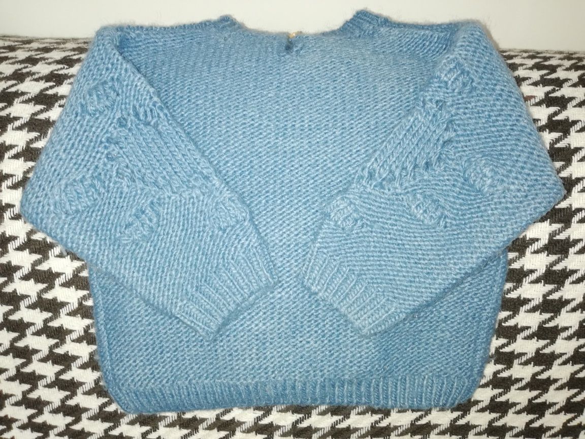 Sweter Reserved.