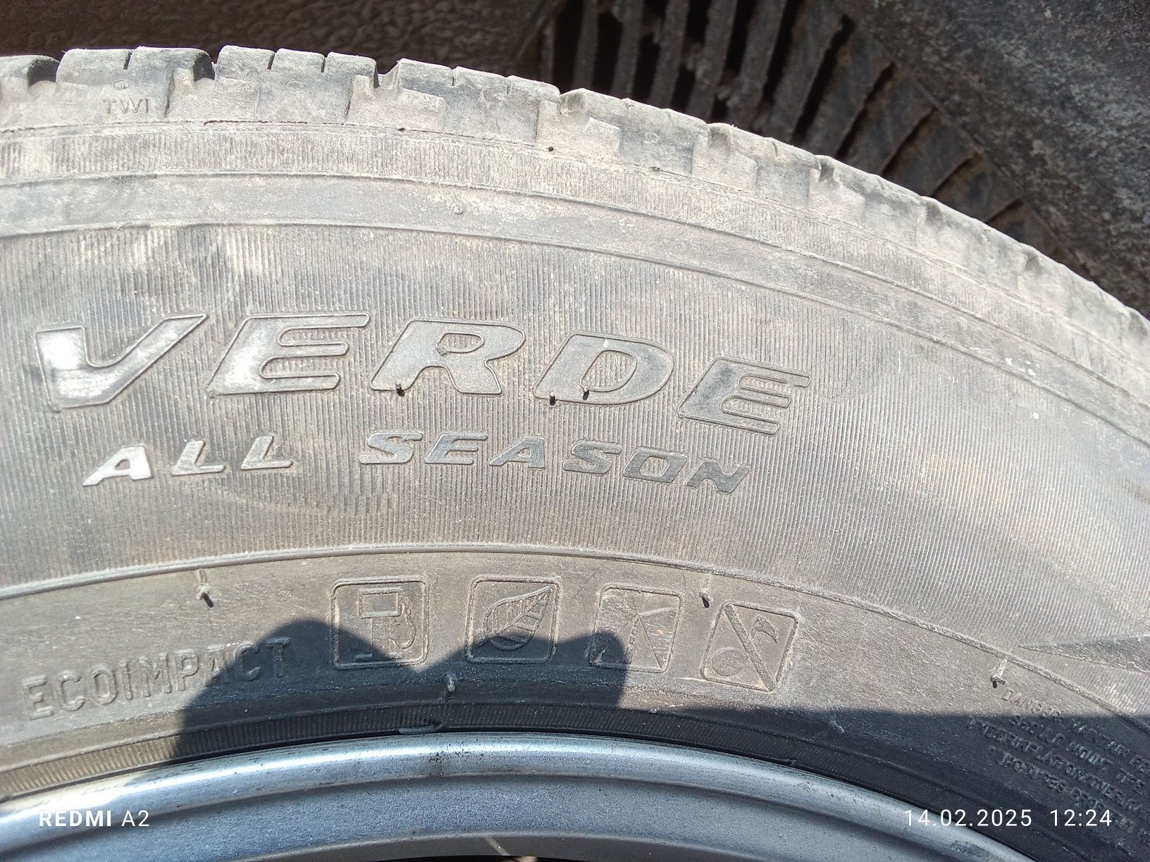 Pirelli Scorpion 235/65/19  M+S всесезонная. Остаток -6 мм.