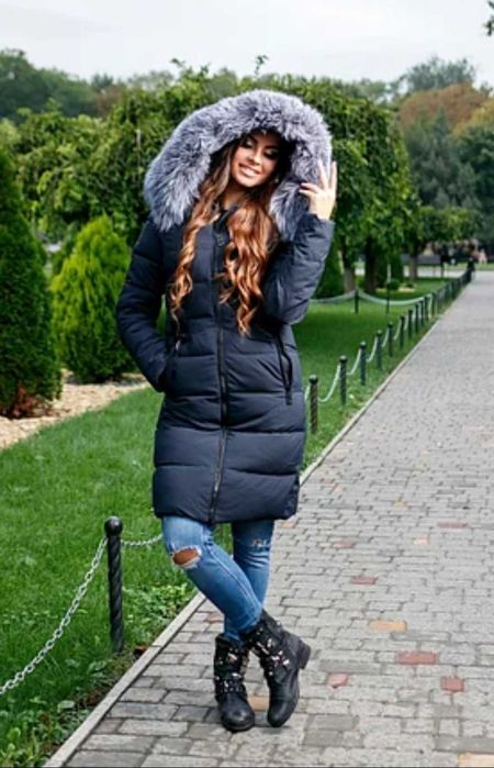 Куртка (пальто) жіноча зимова з капюшоном хутром чорнобурки