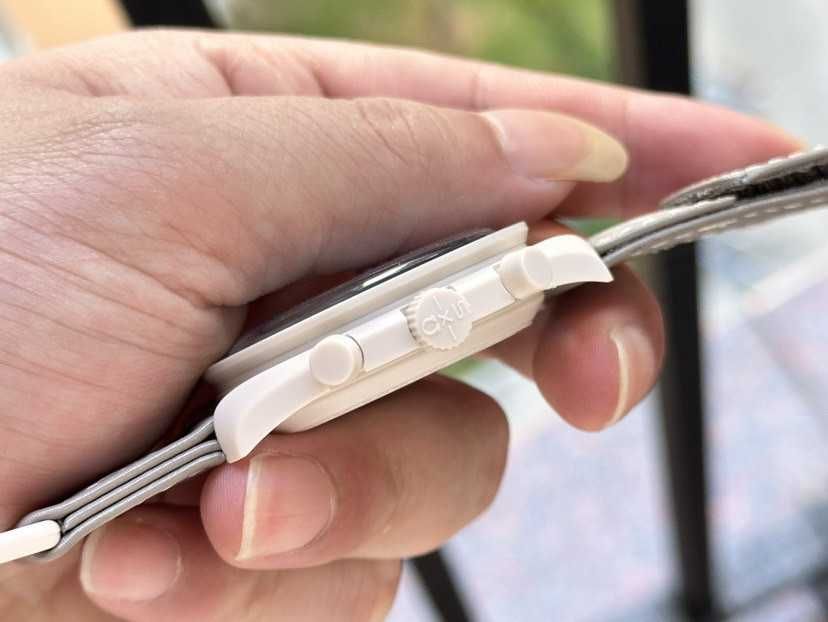 SO33T103: Omega i Swatch Łączą Się w Pustynnym Designie