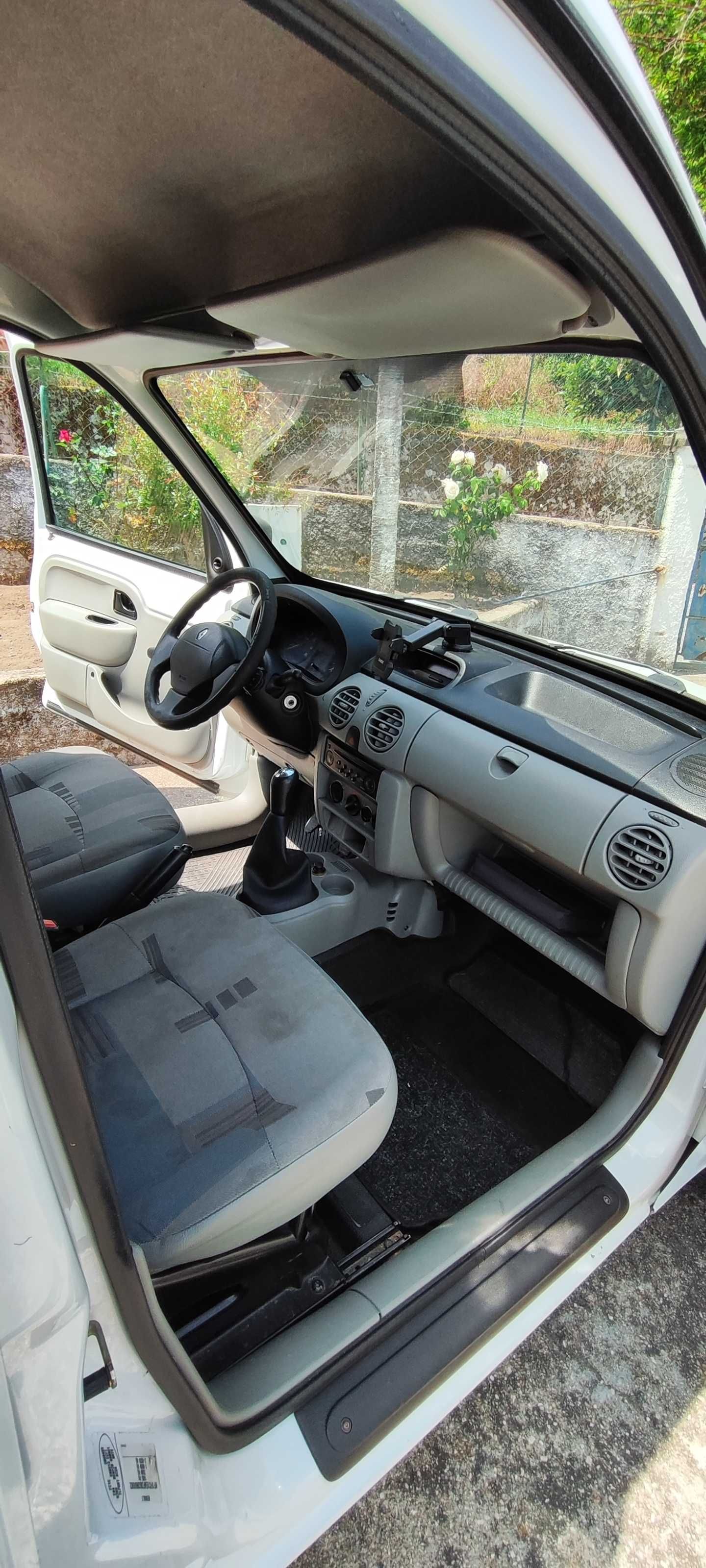 Carrinha em excelente estado, modelo nacional, pronta a trabalhar.