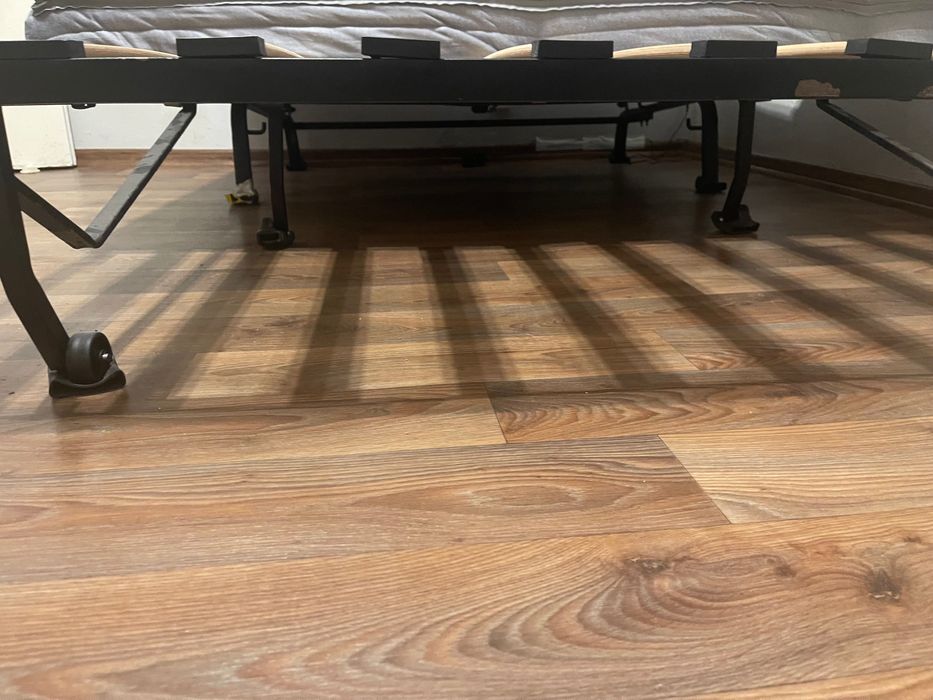 Łóżko z materacem 160x200 – jak nowe!