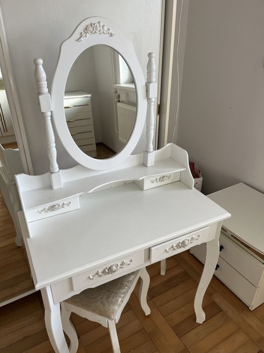 modna toaletka biała