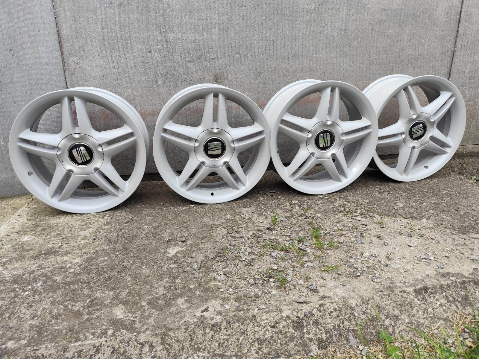 Продам титани R17 (5*100)