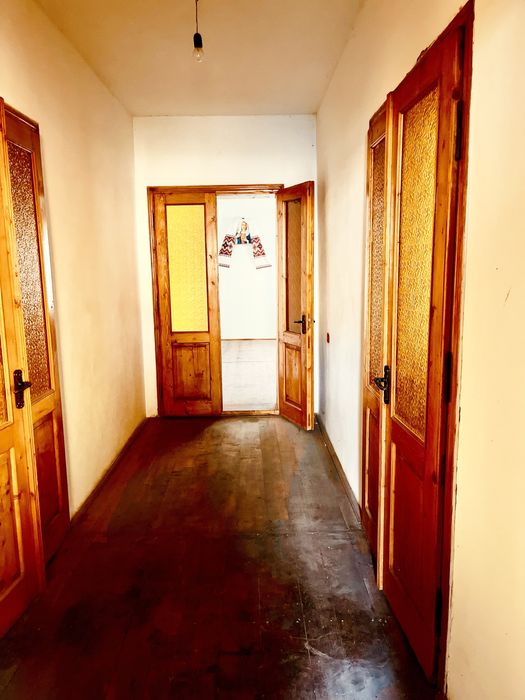 Продам будинок + господарські будівлі (на подвірї є криниця)