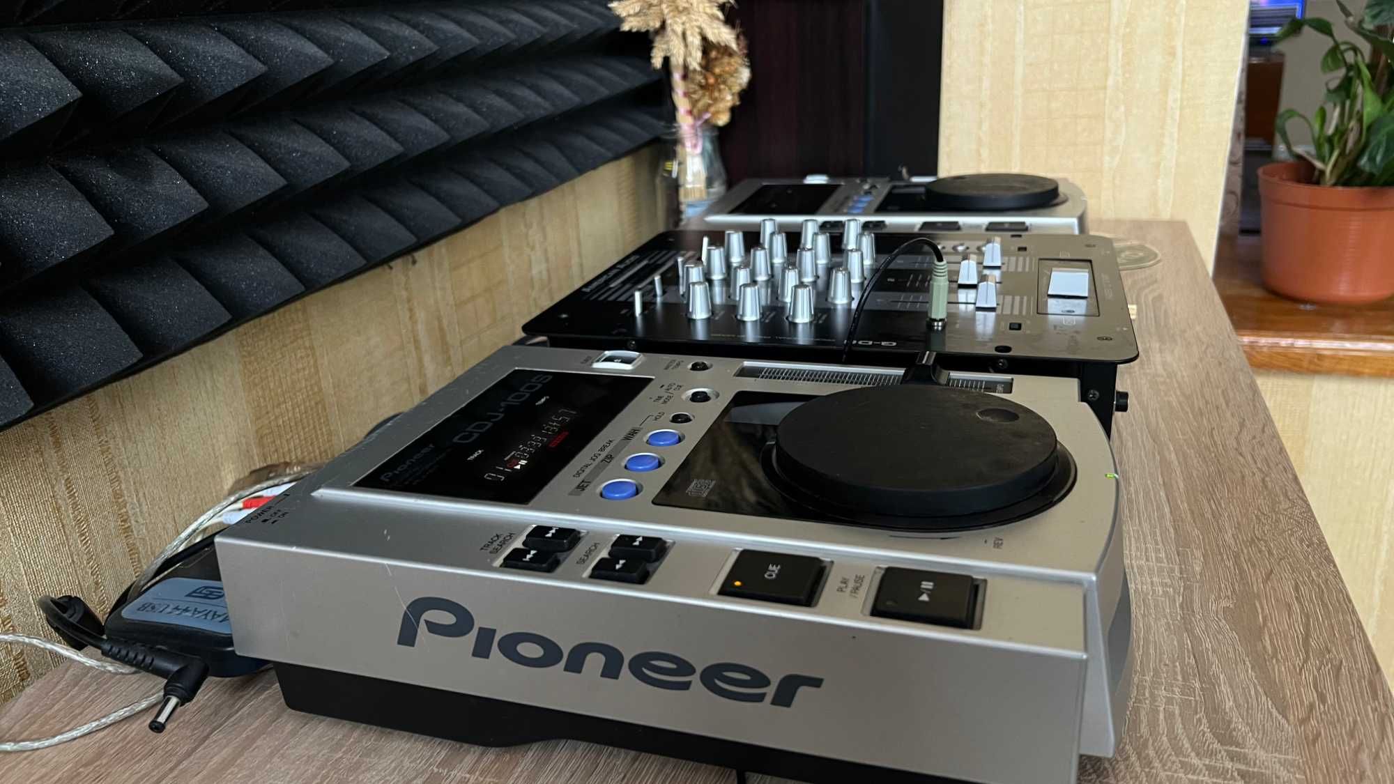 DJ микшер,American audio q-d6srs и CD проигрыватели Pioneer CDJ-100S
