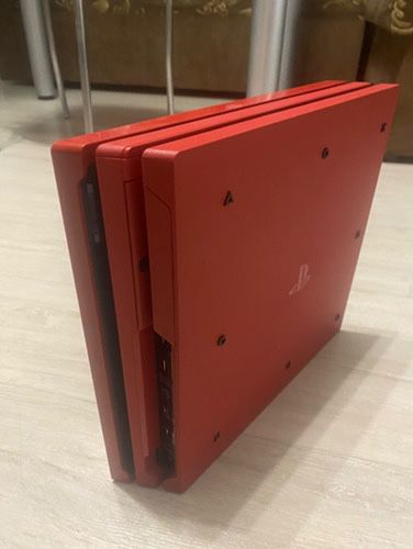 Продам PS4 Pro 1tb limited edition spider man