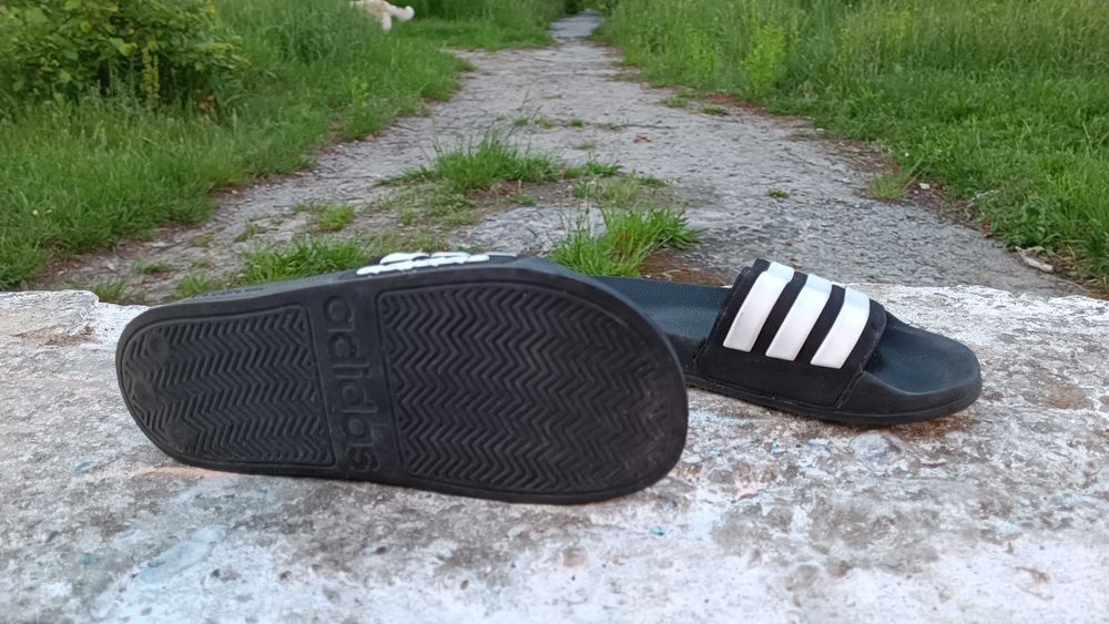Жіночі класичні шльопки Adidas