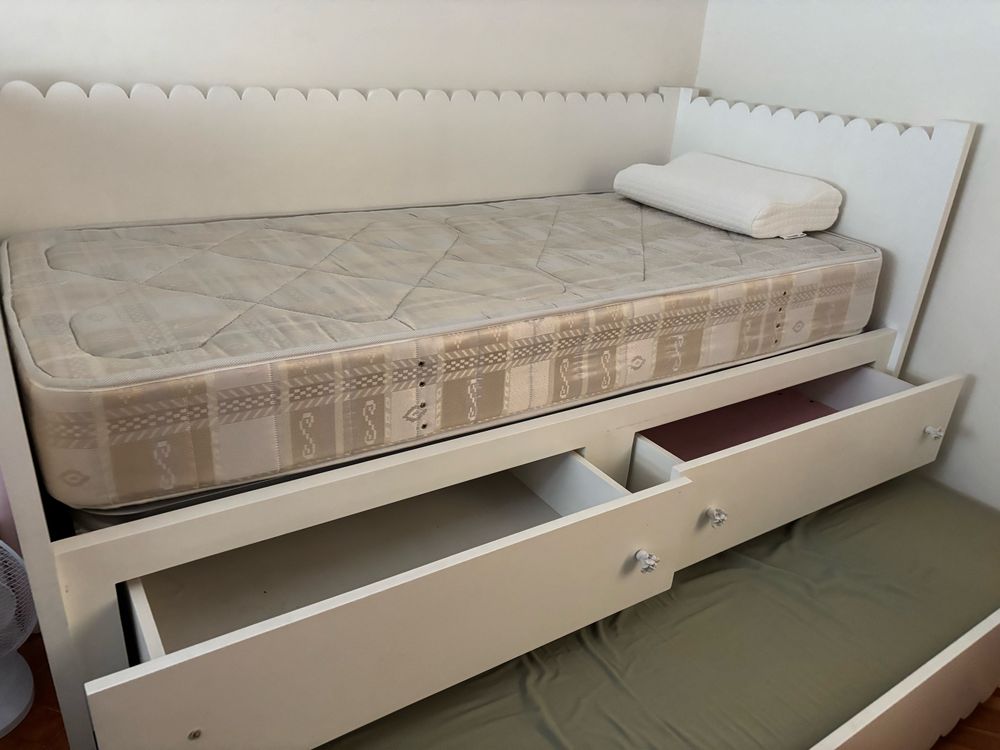 Cama em MDF lacada