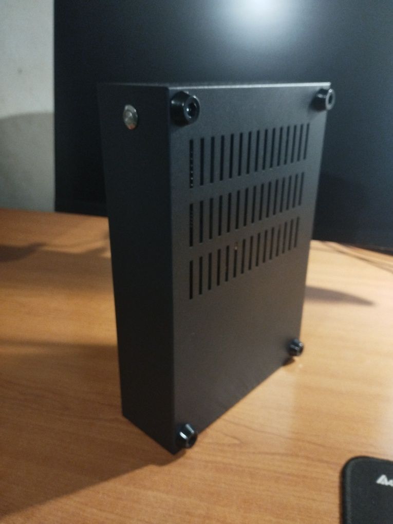 Продам  mini-itx корпус  q32