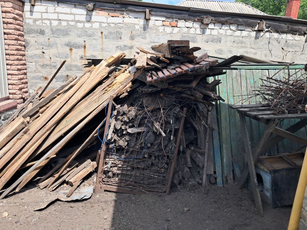 Безкоштовно віддам дрова