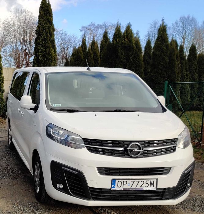 Tani wynajem busa 9 osobowego Renault Trafic ExtraLong