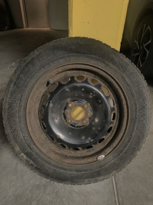 4x Felgi stalowe 15 cali Fiat Punto Bravo opony zimowe Continental