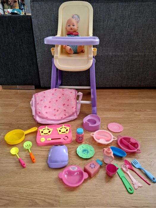 Krzeselko do karmienia z  lalką i akcesoria