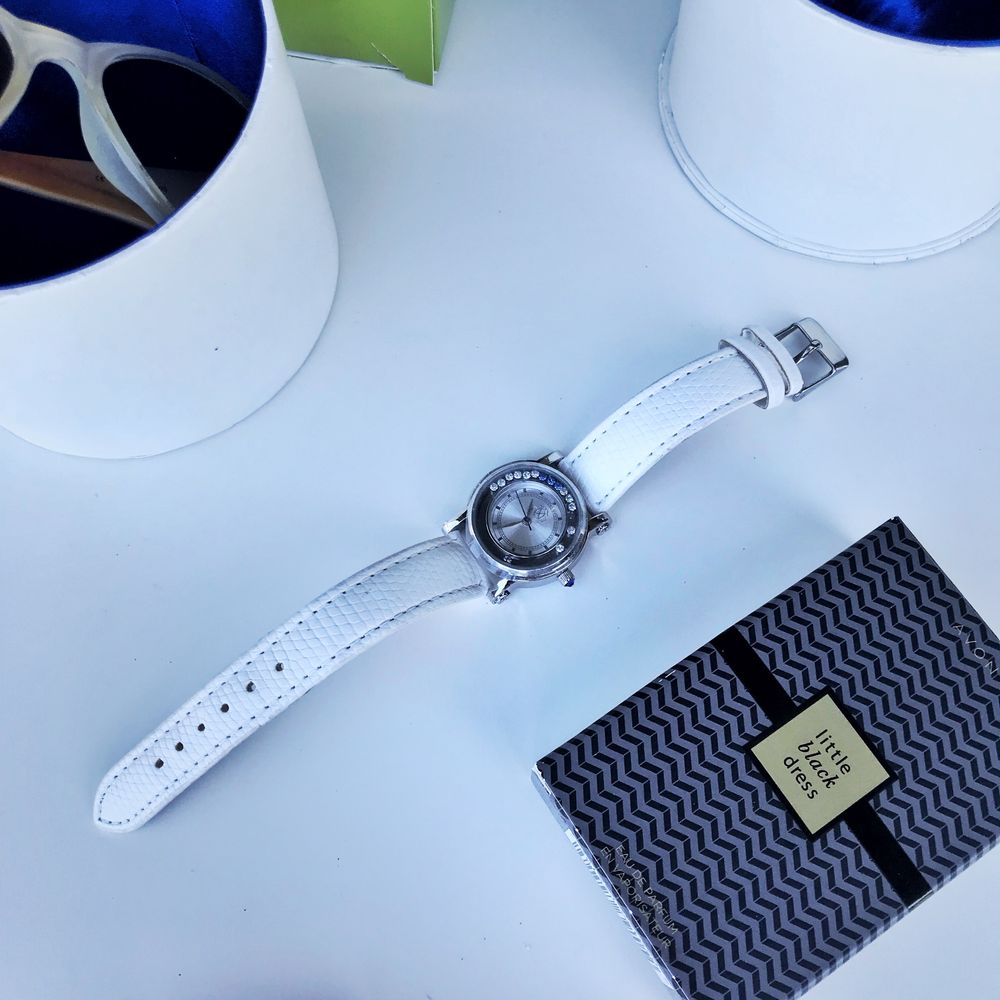 Жіночий годинник Yves Rocher , Сваровські  белие женские часы.