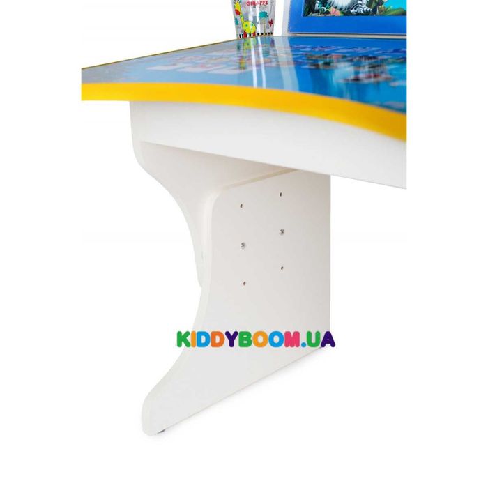 Удобный, практичный набор из парты и стульчика.