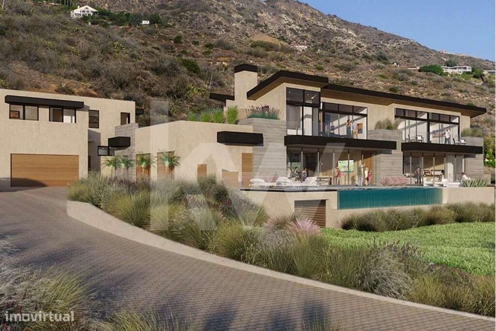 Terreno com 3070m2 - Próximo ao centro da Calheta - Vista Mar!
