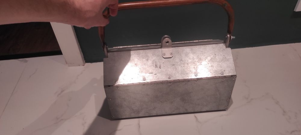 Skrzynka na narzędzia z miedzianą rączka Stara Metalowa  narzedziowa